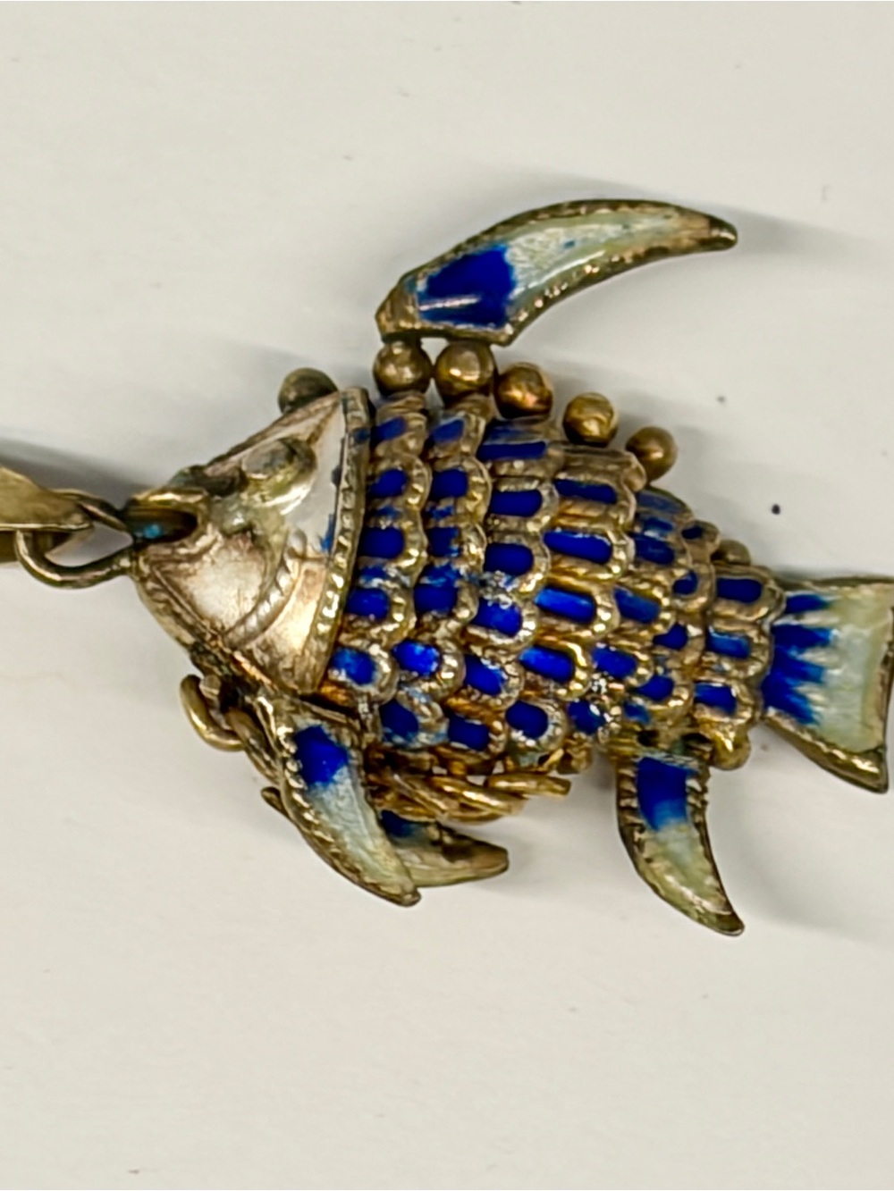 Vintage Chinese Articulated Fish Pendant Gilt Silver - Blue & White Enamel - Picture 13 of 16